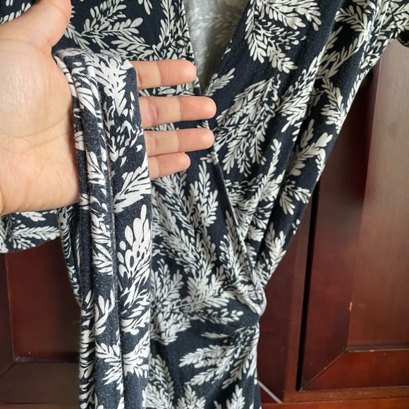 Cabi Black and White Floral Wrap Dress Medium - Picture 6 of 11